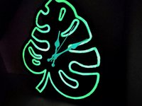Monstera Clock