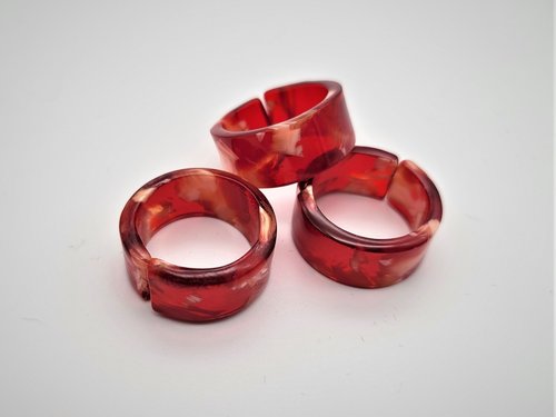 Red Acrylic-Resin Ringe